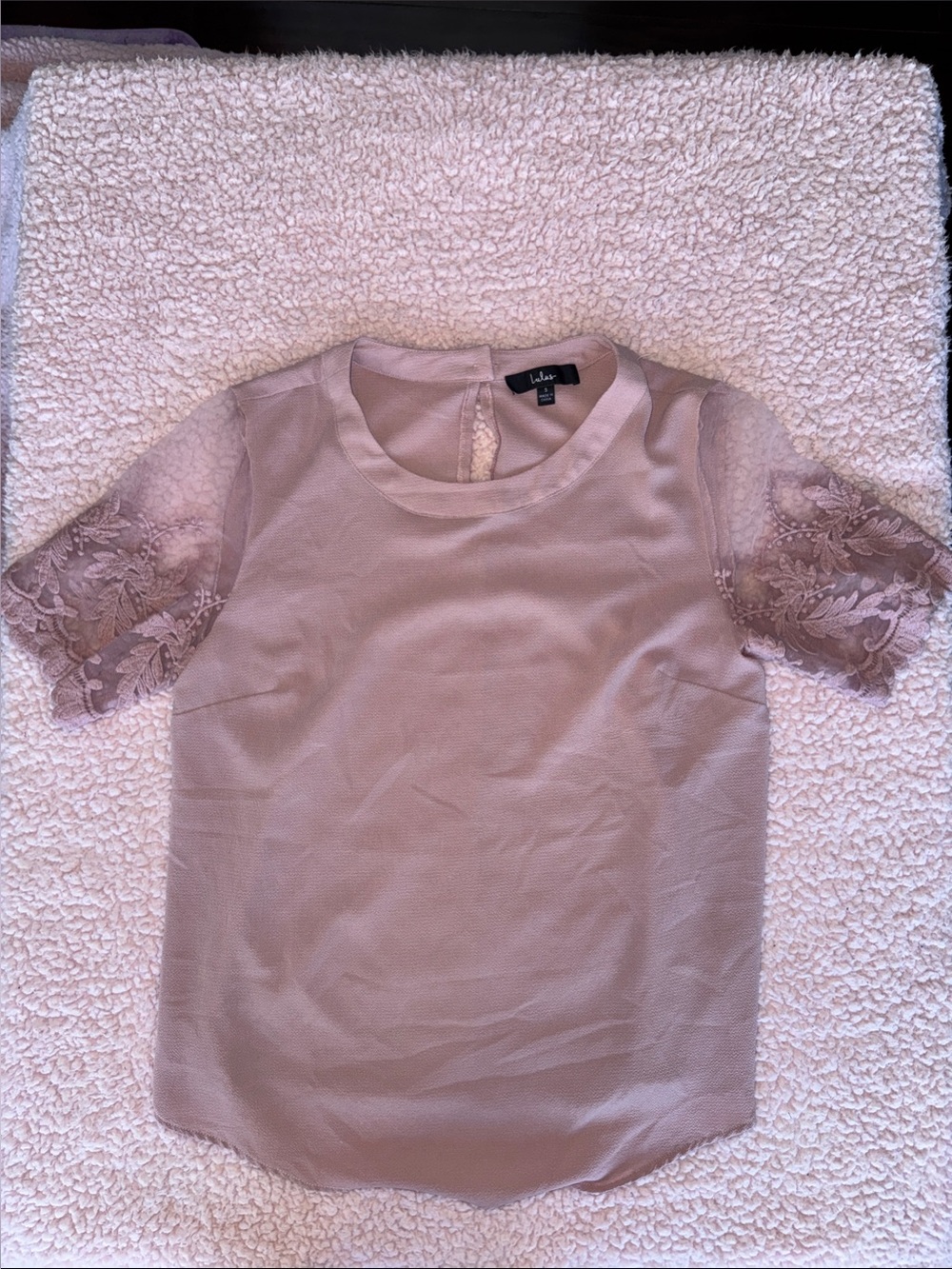 Small Lulus Lush mauve blouse with lace sleeves
